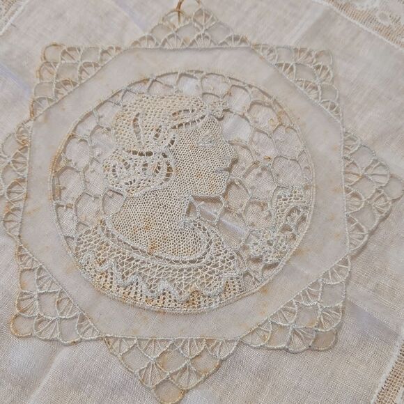 VINTAGE DOILIES MIXED LOT A  AS-IS Total Estate Sale Find - Picture 6 of 13